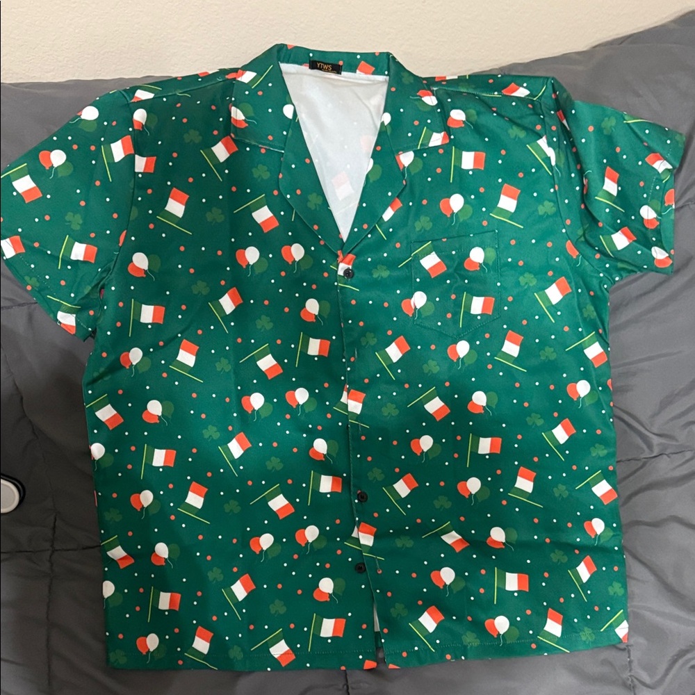 Festive Green Men's Button Down Shirt